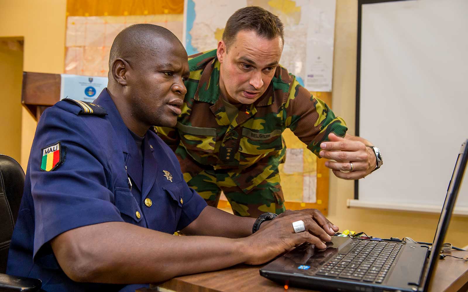 Formation l'Ue prend ses distances avec les forces de défense et de